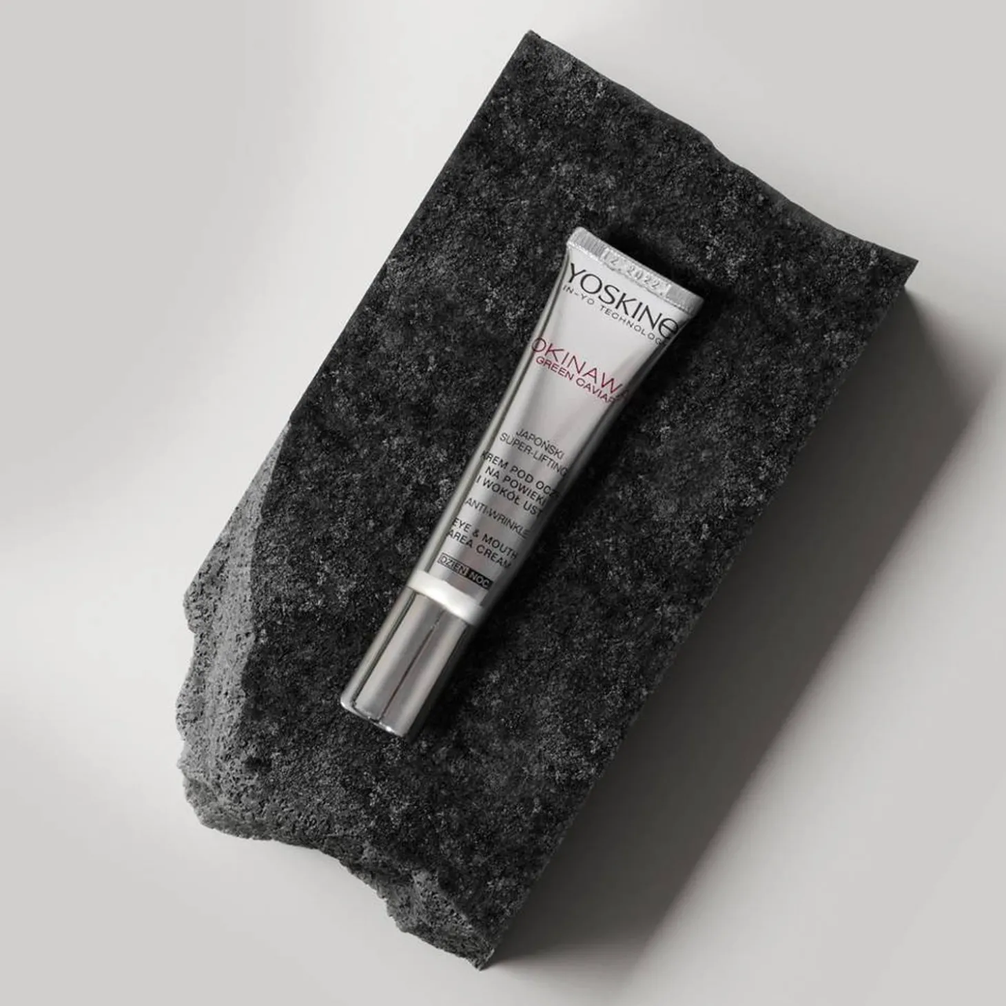 Yoskine - Okinawa Green Caviar – Przeciwzmarszczkowy Krem pod Oczy, na Powieki i Wokół Ust - 15ml